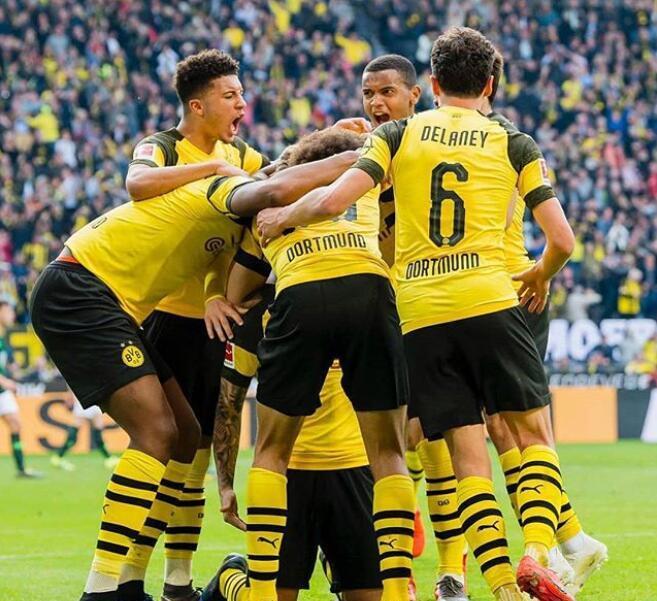 包含弗赖堡主场大获全胜，稳定中游成绩的词条