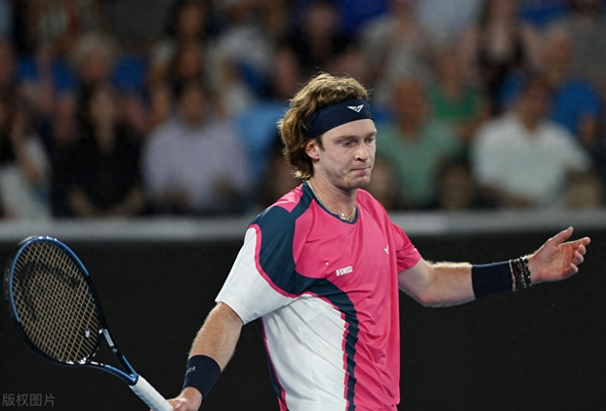 黑山队在关键时刻挺身而出，晋级下一轮