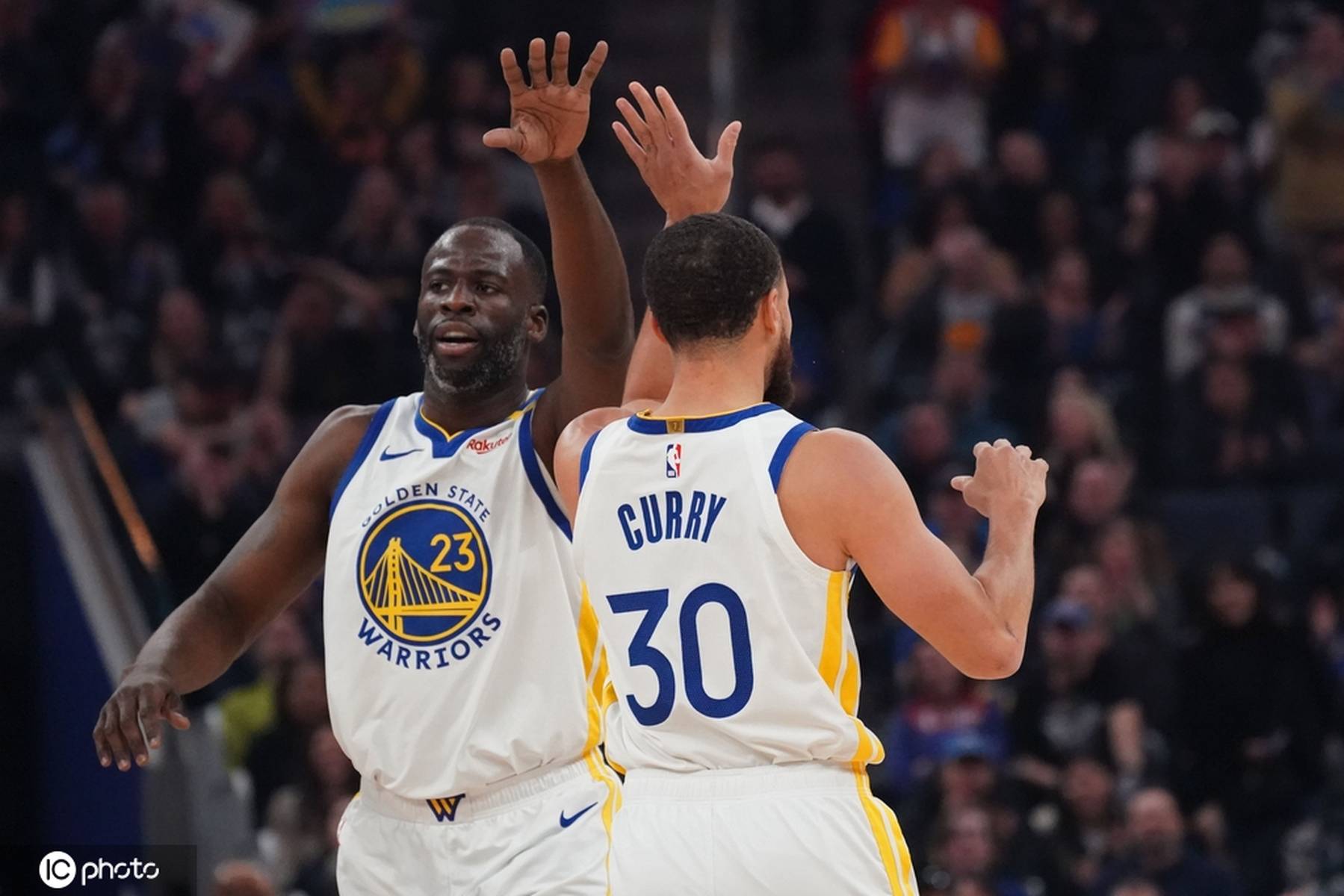 乐鱼登录-包含勇士凭借库里高效火力击败对手，保持不败的词条