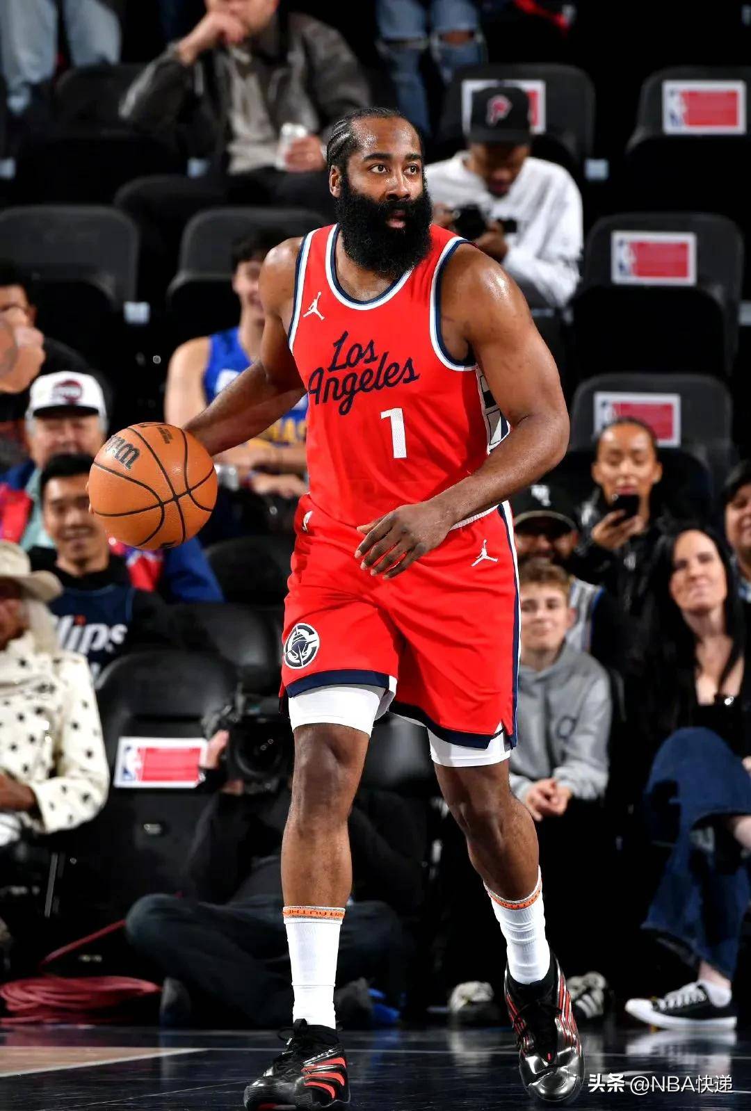 火箭赢下黄蜂：哈登砍下致胜球，火箭客场胜利