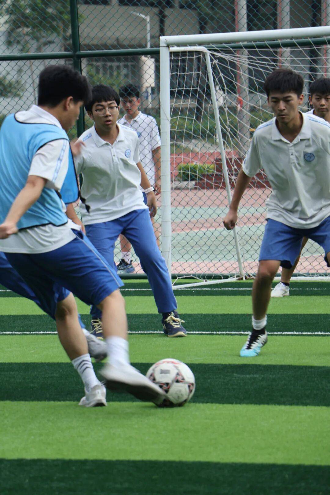 紧张气氛！一场备受瞩目的国内足球盛事即将展开