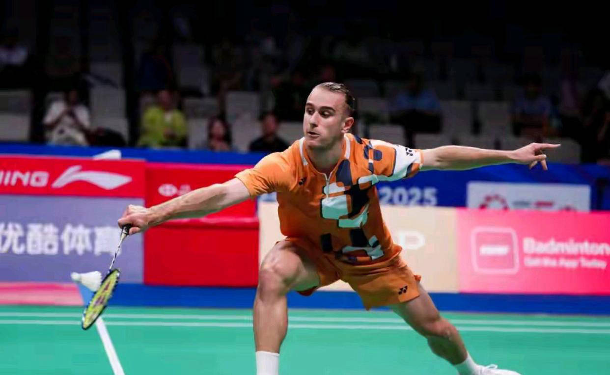 中国羽毛球队险胜法国羽毛球队，安赛龙制霸全场